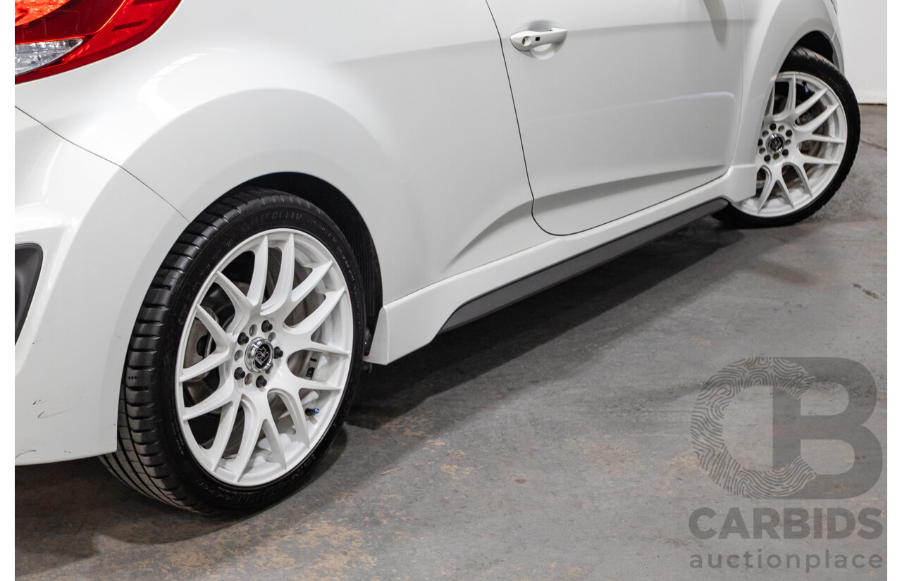 04/2015 Hyundai Veloster SR Turbo FS3 3d Coupe Storm Trooper Pearl White Turbo 1.6L