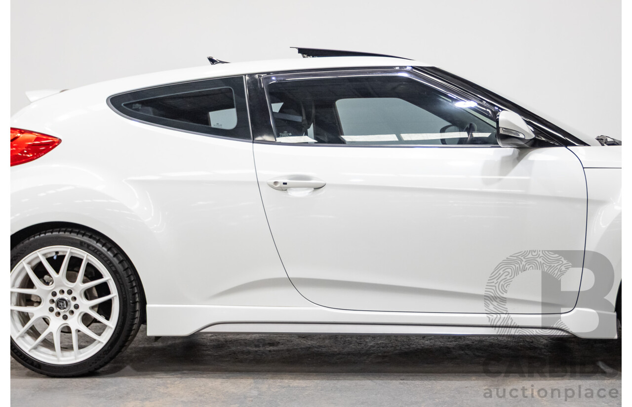 04/2015 Hyundai Veloster SR Turbo FS3 3d Coupe Storm Trooper Pearl White Turbo 1.6L