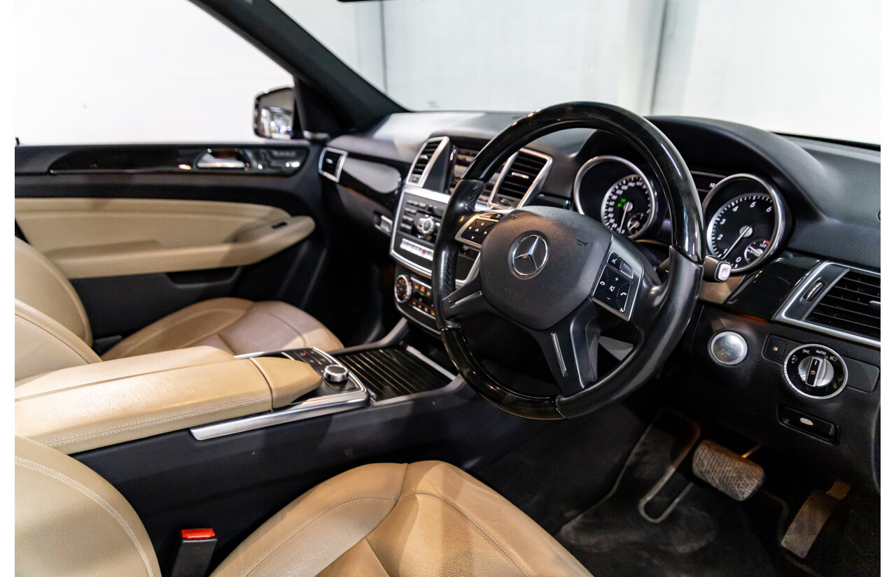 10/2014 Mercedes-Benz ML400 (4x4) 166 MY14 4d Wagon Black Obsidian Metallic Twin Turbo V6 3.0L