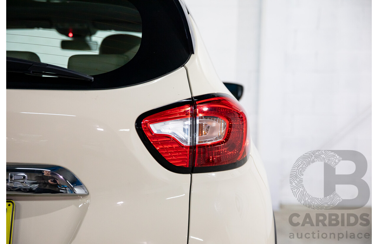 04/2017 Renault Captur Expression (FWD) J87 4d Wagon Ivory White/Diamond Black Turbo 1.2L