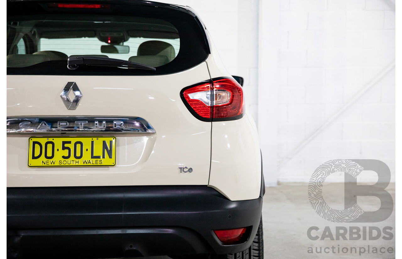 04/2017 Renault Captur Expression (FWD) J87 4d Wagon Ivory White/Diamond Black Turbo 1.2L