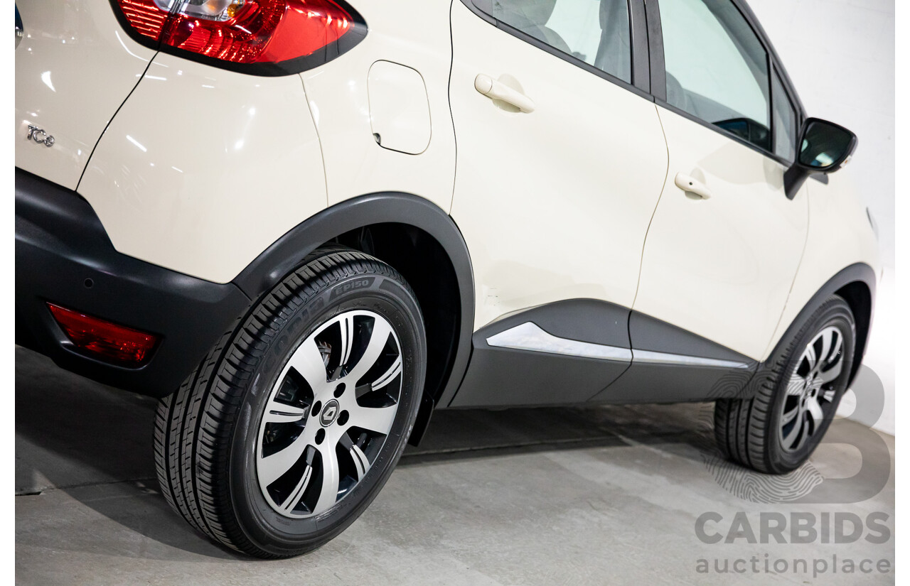 04/2017 Renault Captur Expression (FWD) J87 4d Wagon Ivory White/Diamond Black Turbo 1.2L
