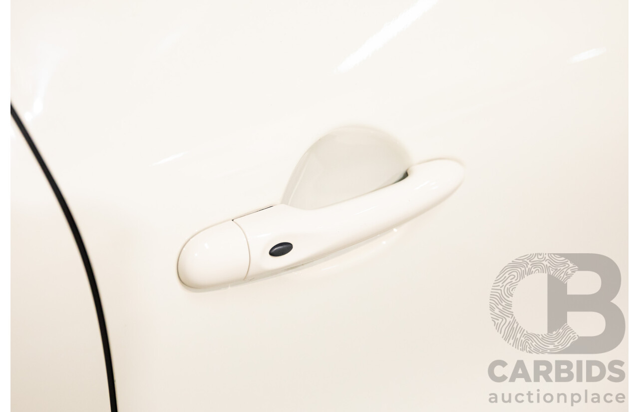 04/2017 Renault Captur Expression (FWD) J87 4d Wagon Ivory White/Diamond Black Turbo 1.2L
