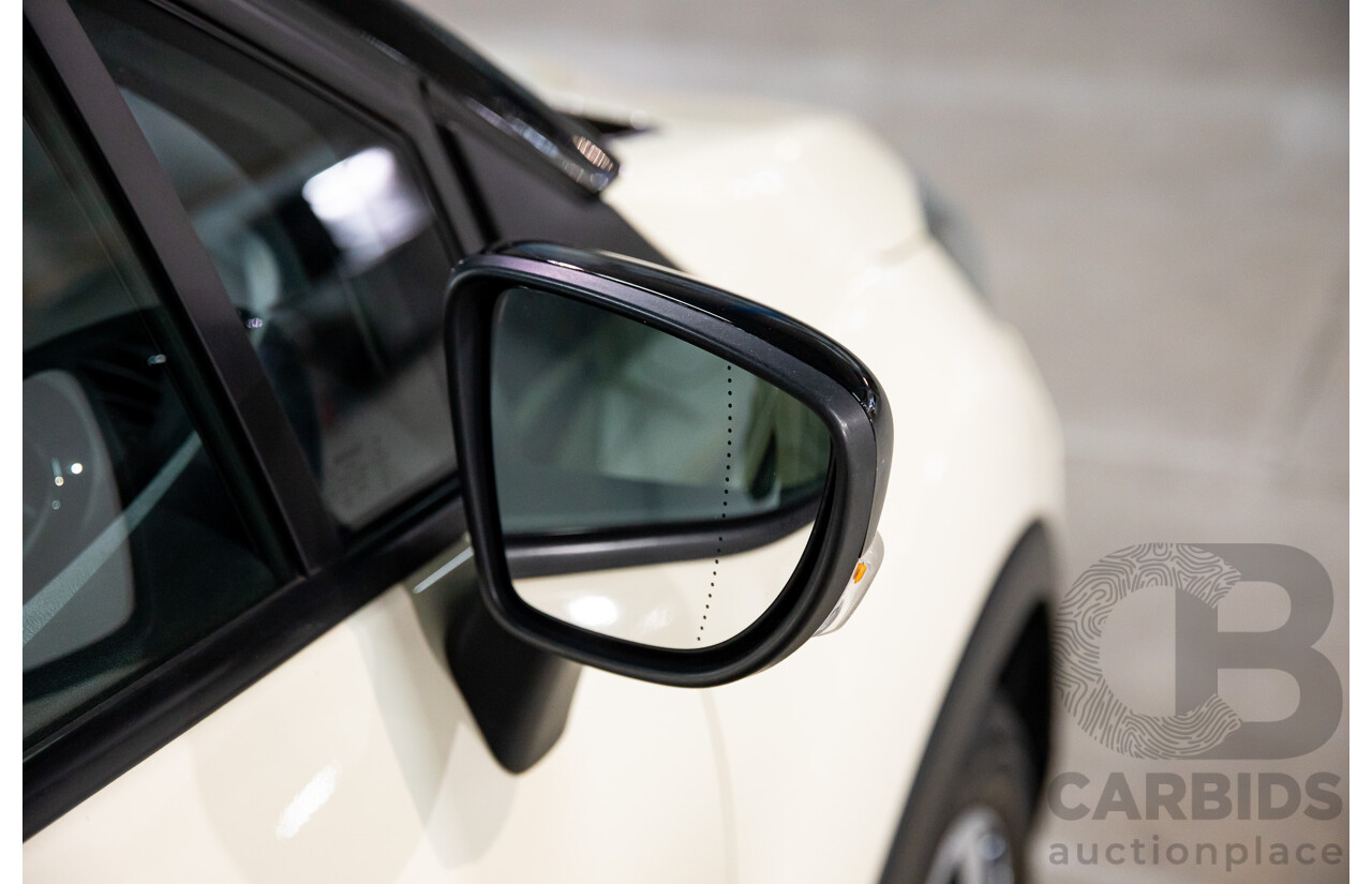 04/2017 Renault Captur Expression (FWD) J87 4d Wagon Ivory White/Diamond Black Turbo 1.2L
