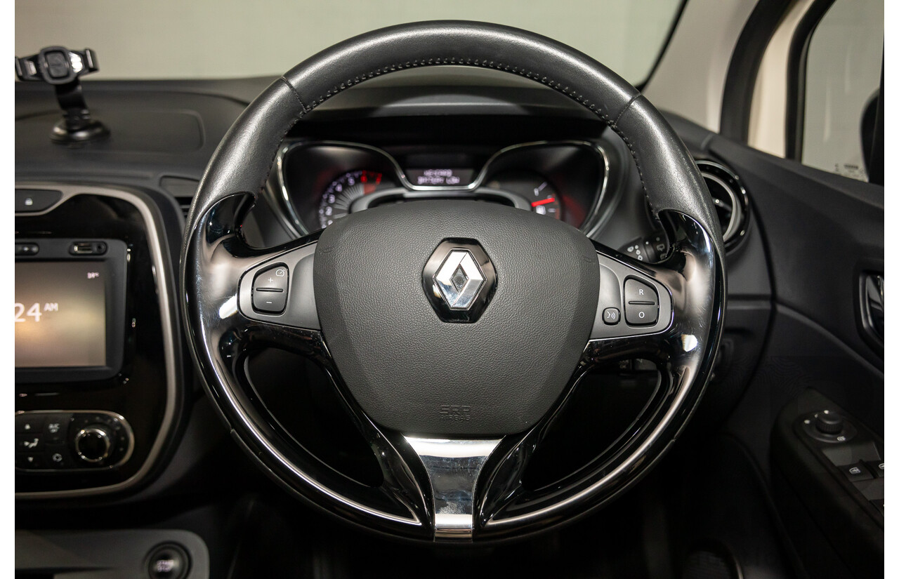 04/2017 Renault Captur Expression (FWD) J87 4d Wagon Ivory White/Diamond Black Turbo 1.2L