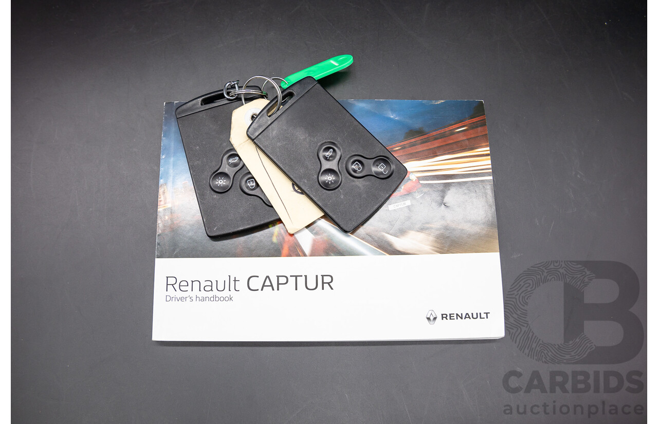 04/2017 Renault Captur Expression (FWD) J87 4d Wagon Ivory White/Diamond Black Turbo 1.2L