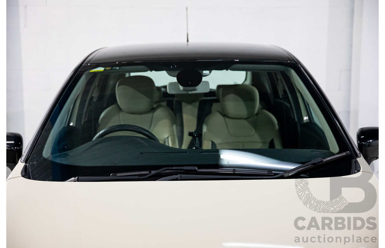 04/2017 Renault Captur Expression (FWD) J87 4d Wagon Ivory White/Diamond Black Turbo 1.2L