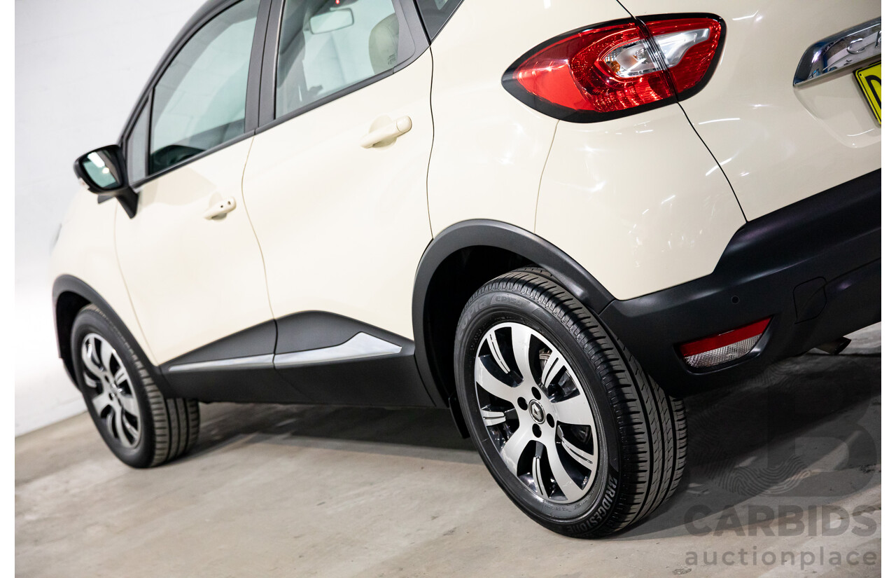 04/2017 Renault Captur Expression (FWD) J87 4d Wagon Ivory White/Diamond Black Turbo 1.2L