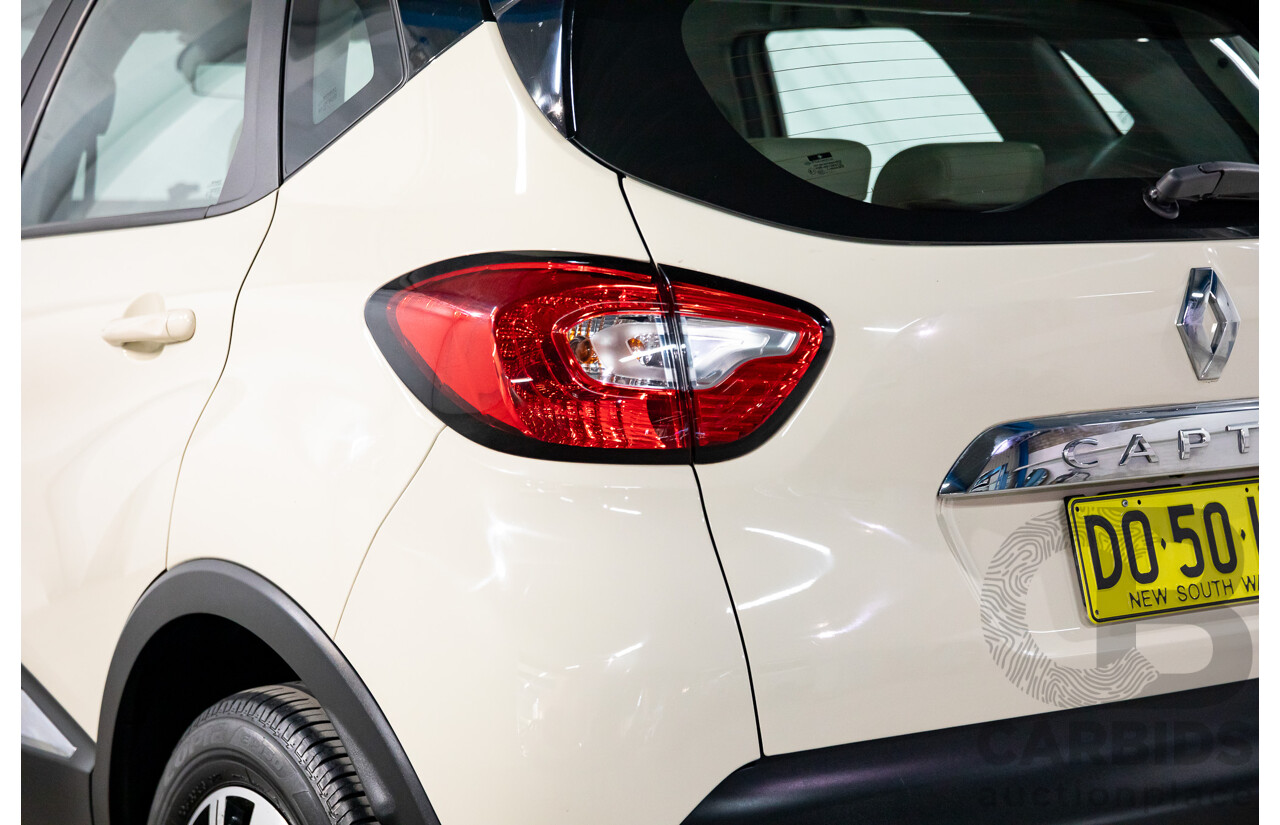 04/2017 Renault Captur Expression (FWD) J87 4d Wagon Ivory White/Diamond Black Turbo 1.2L