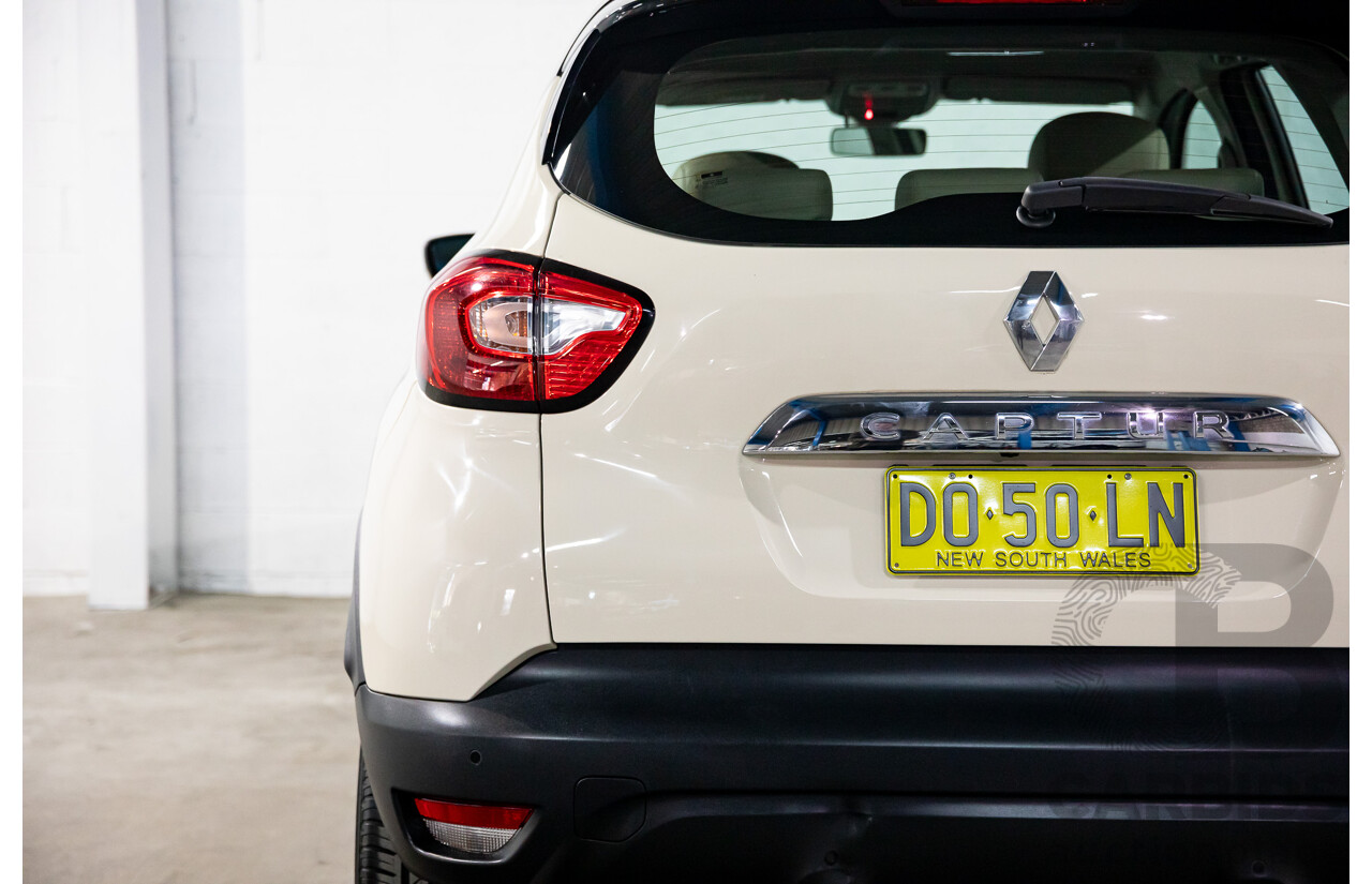 04/2017 Renault Captur Expression (FWD) J87 4d Wagon Ivory White/Diamond Black Turbo 1.2L