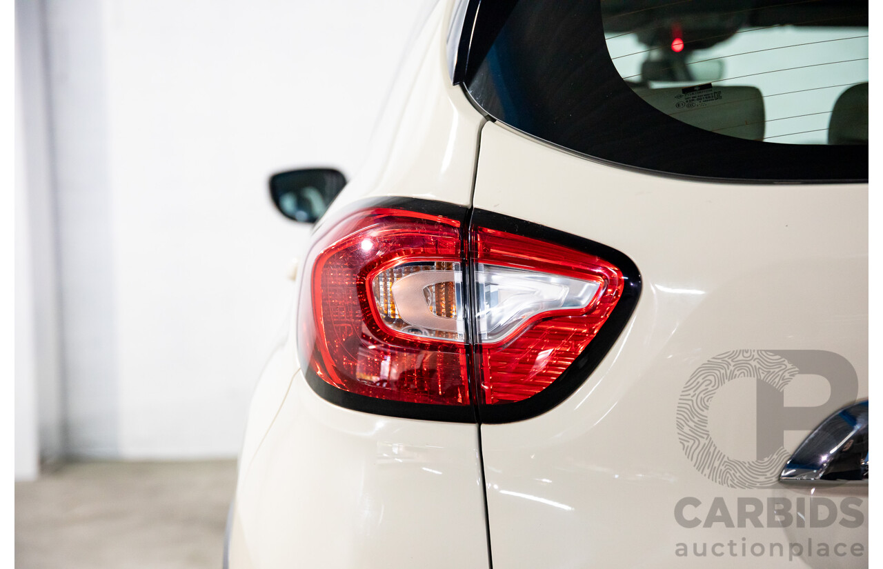 04/2017 Renault Captur Expression (FWD) J87 4d Wagon Ivory White/Diamond Black Turbo 1.2L