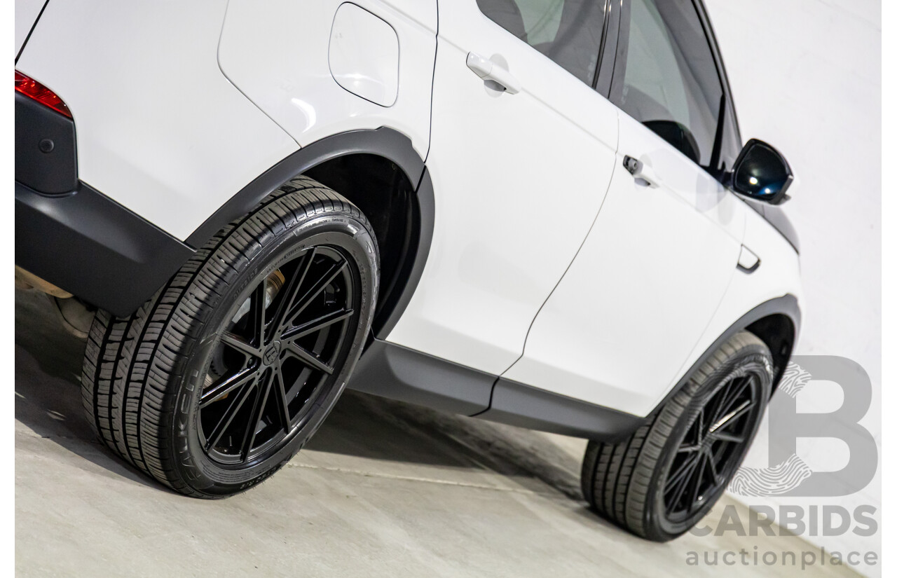 01/2020 Land Rover Discovery Sport P200 S (147kW AWD) L550 MY20.5 4d Wagon Fuji White Turbo 2.0L - 7 Seater