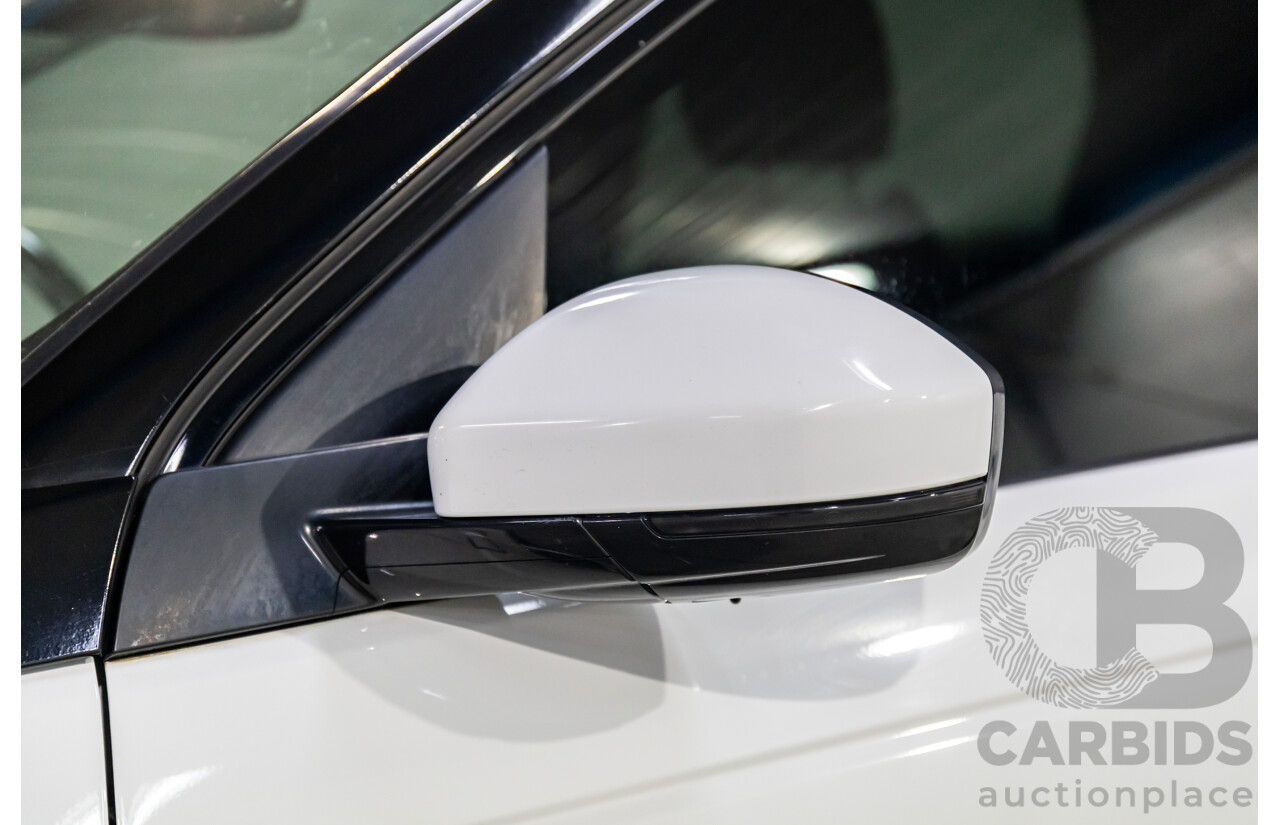 01/2020 Land Rover Discovery Sport P200 S (147kW AWD) L550 MY20.5 4d Wagon Fuji White Turbo 2.0L - 7 Seater