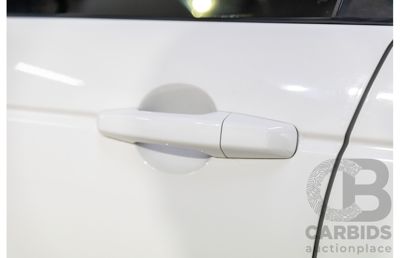 01/2020 Land Rover Discovery Sport P200 S (147kW AWD) L550 MY20.5 4d Wagon Fuji White Turbo 2.0L - 7 Seater