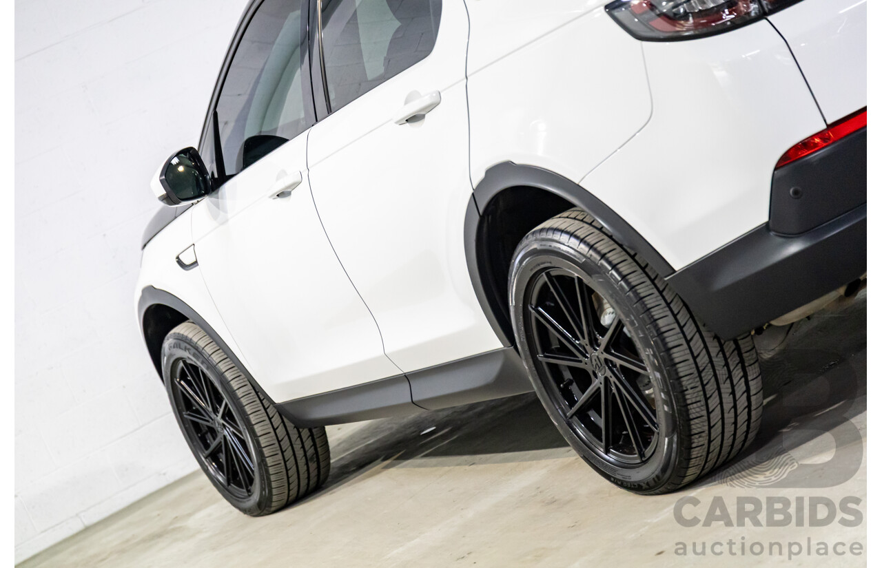 01/2020 Land Rover Discovery Sport P200 S (147kW AWD) L550 MY20.5 4d Wagon Fuji White Turbo 2.0L - 7 Seater