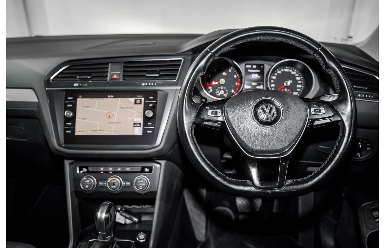 07/2018 Volkswagen Tiguan Allspace 110 TSI Comfortline (FWD) 5NA MY18 4d Wagon Deep Black Pearl Turbo 1.4L