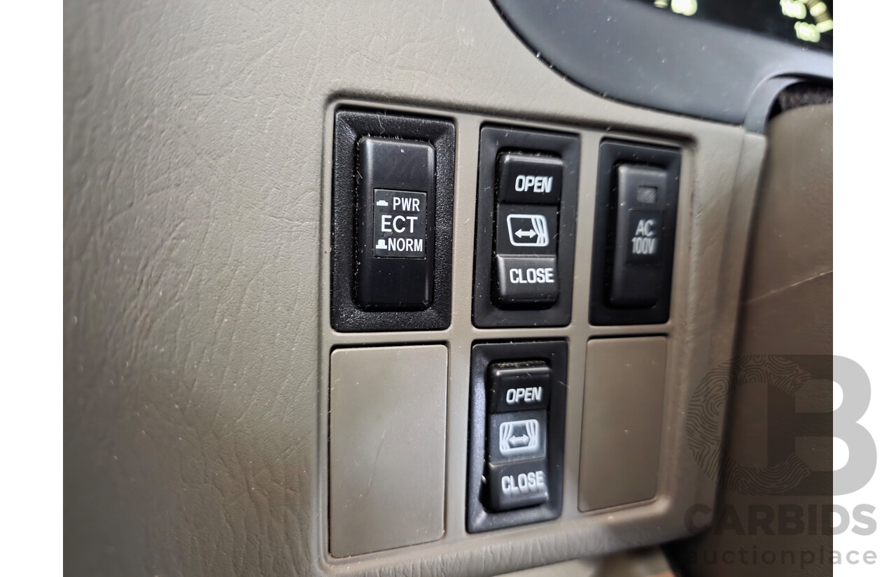 10/1999  Toyota Grand Hiace Van Beige 3.4L - 8 Seater Imported