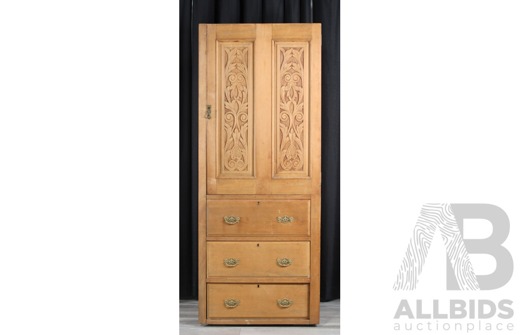 Centre Section of a Late Edwardian Pine Wardrobe