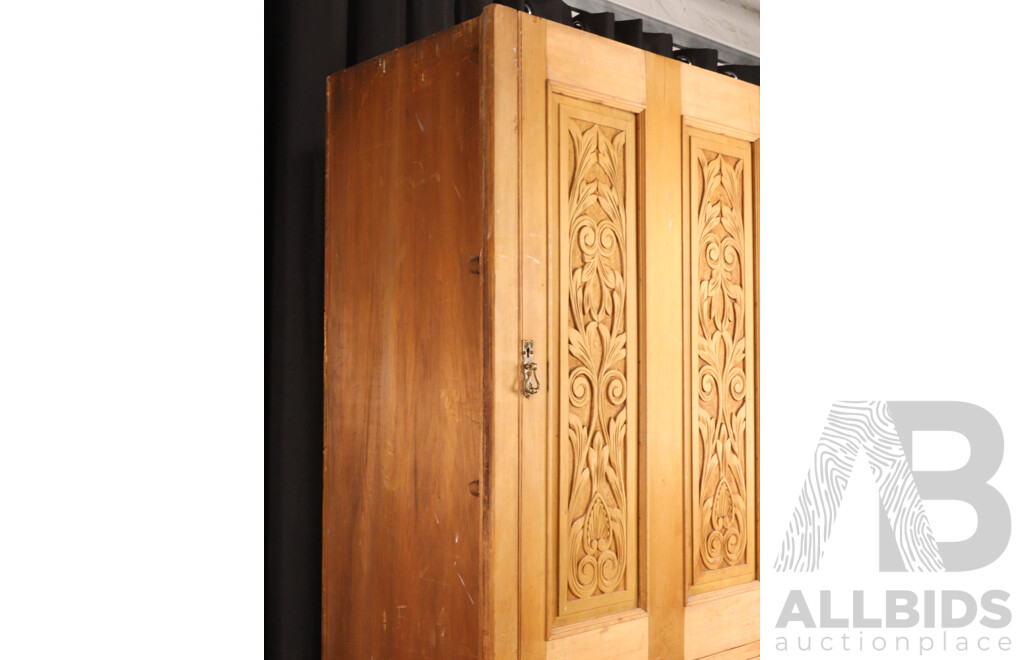 Centre Section of a Late Edwardian Pine Wardrobe
