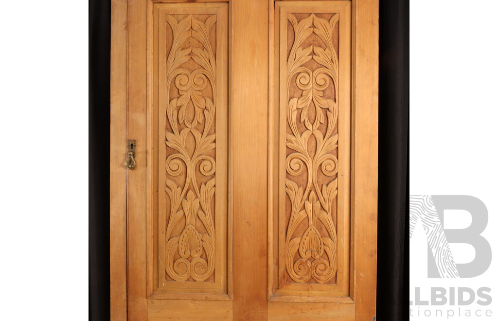 Centre Section of a Late Edwardian Pine Wardrobe