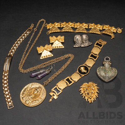 Collection of Vintage Jewellery Items Including Bracelet & Earrings Set (Peru)