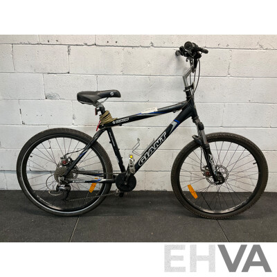 GIANT Yukon Mountain Bike