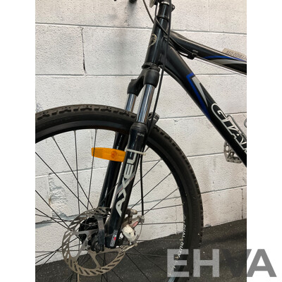 GIANT Yukon Mountain Bike