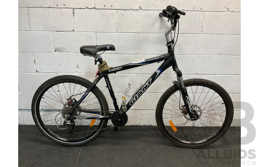 GIANT Yukon Mountain Bike