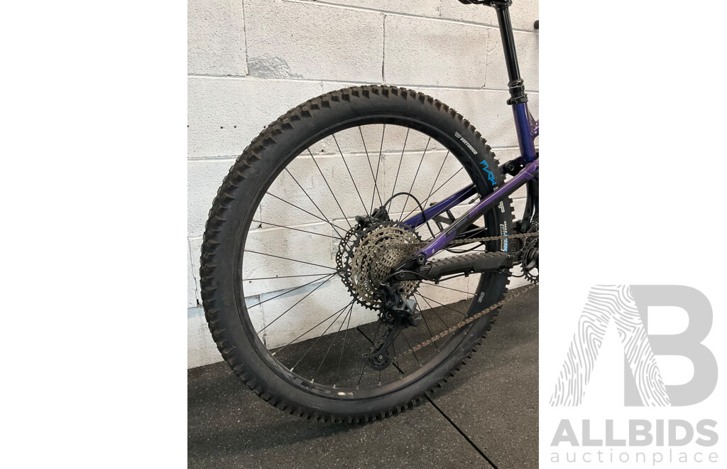 POLYGON SISKIU Size M Mountain Bike - ORP $3599