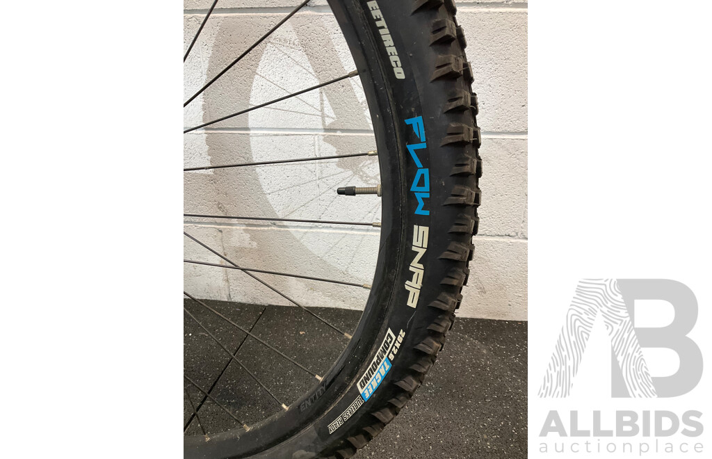 POLYGON SISKIU Size M Mountain Bike - ORP $3599