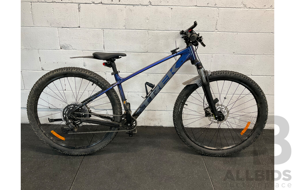 TREK MARLIN Size M Mountain Bike - ORP $899