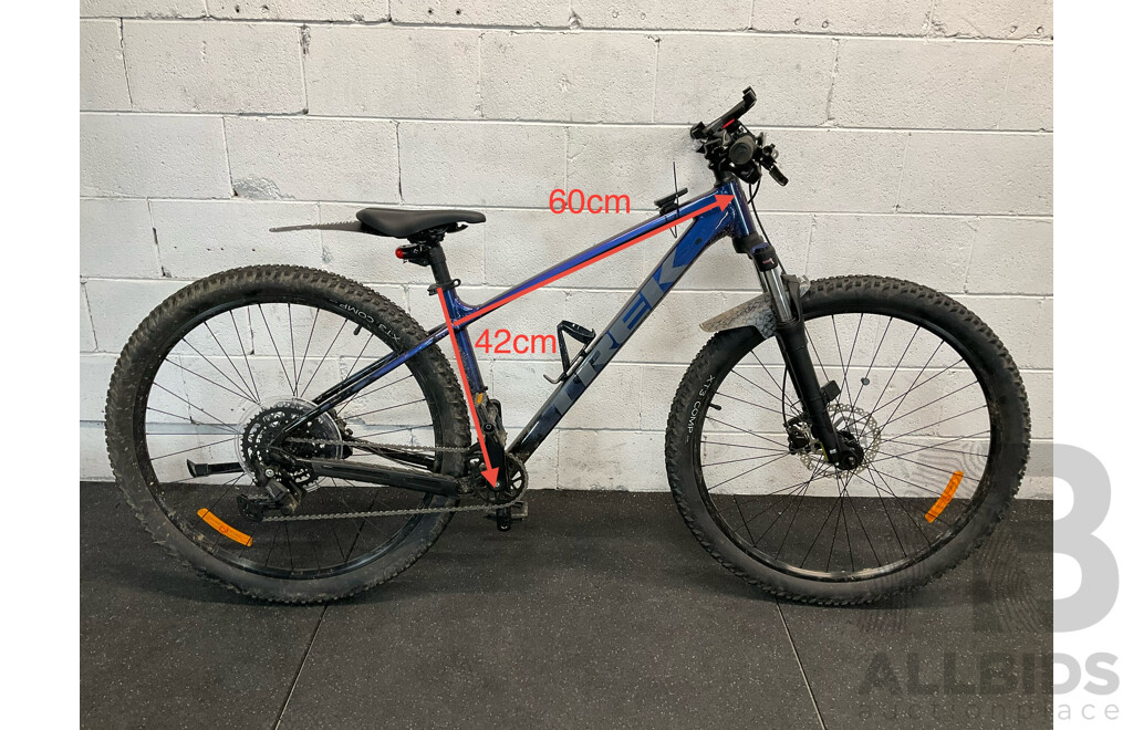 TREK MARLIN Size M Mountain Bike - ORP $899