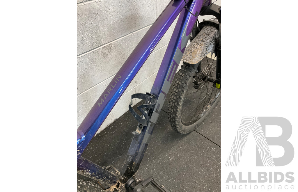 TREK MARLIN Size M Mountain Bike - ORP $899