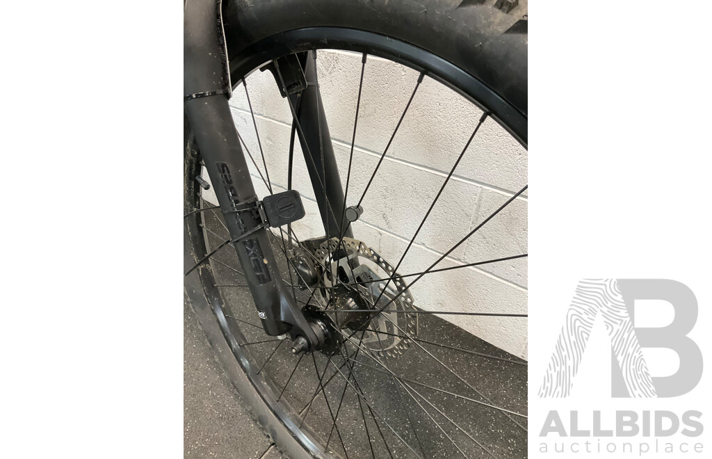 TREK MARLIN Size M Mountain Bike - ORP $899