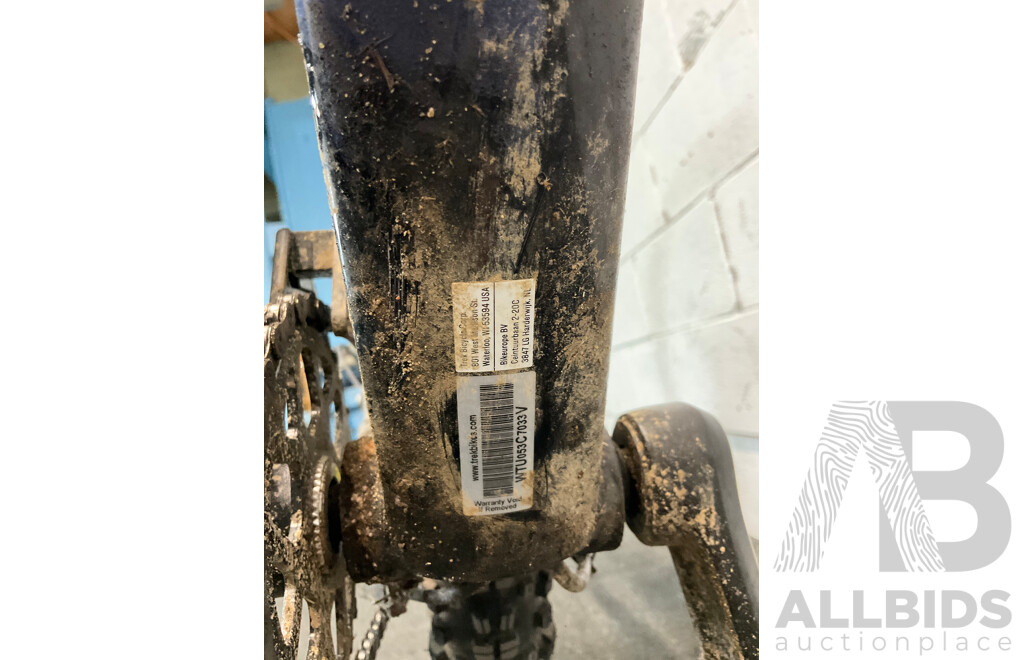 TREK MARLIN Size M Mountain Bike - ORP $899