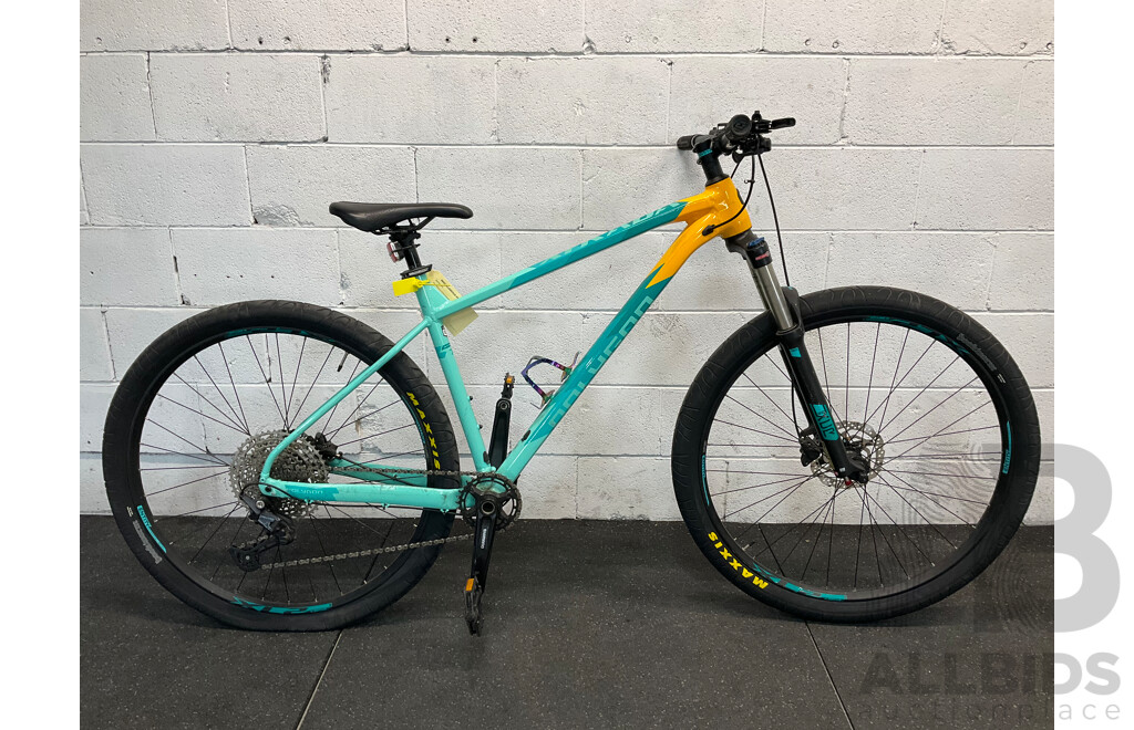 POLYGON XTRADA 7  Size XL Mountain Bike - ORP $1499