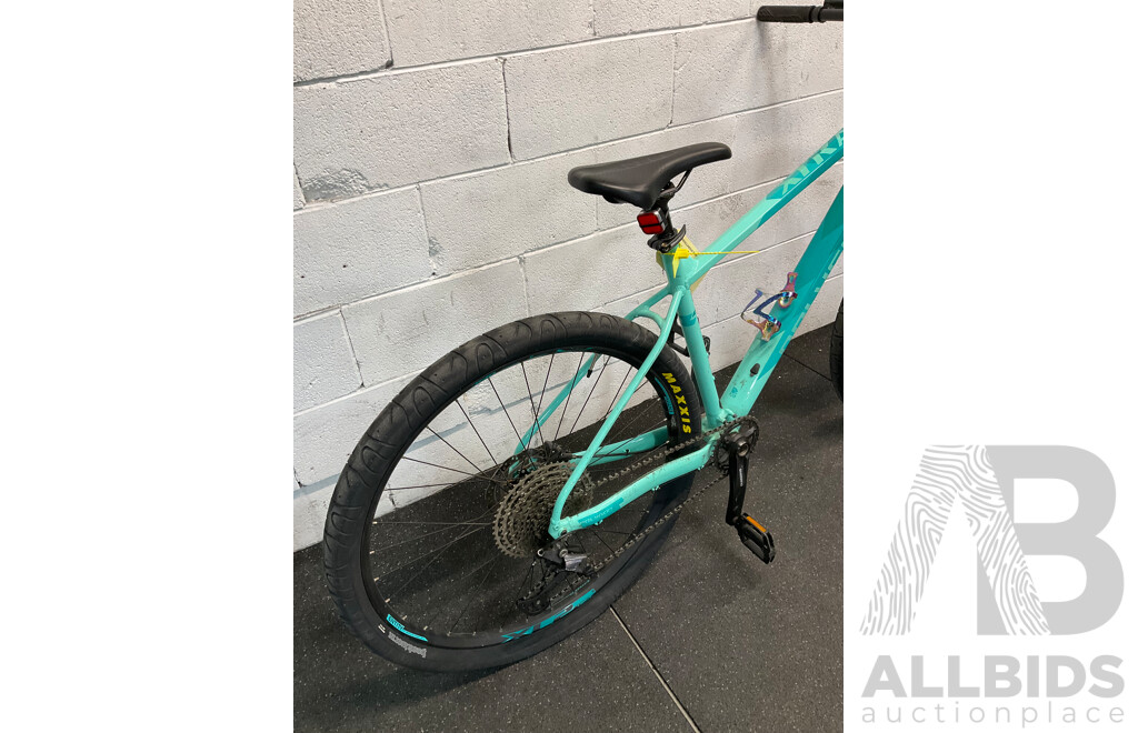 POLYGON XTRADA 7  Size XL Mountain Bike - ORP $1499