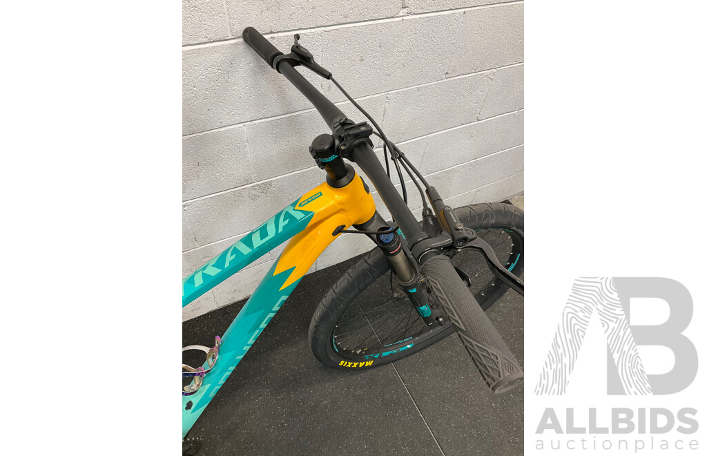 POLYGON XTRADA 7  Size XL Mountain Bike - ORP $1499