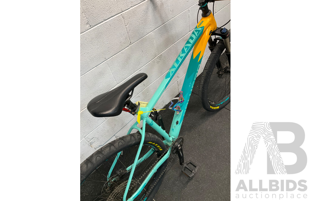 POLYGON XTRADA 7  Size XL Mountain Bike - ORP $1499