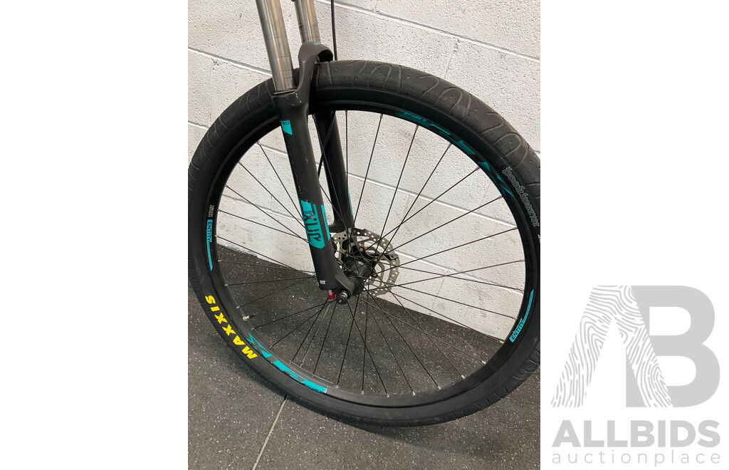 POLYGON XTRADA 7  Size XL Mountain Bike - ORP $1499