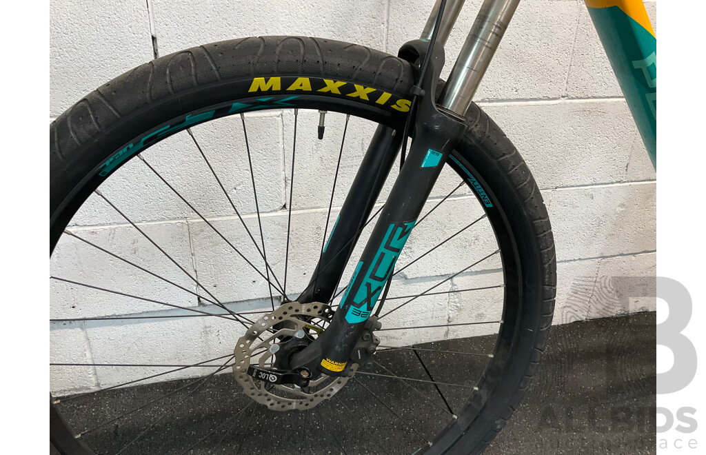 POLYGON XTRADA 7  Size XL Mountain Bike - ORP $1499