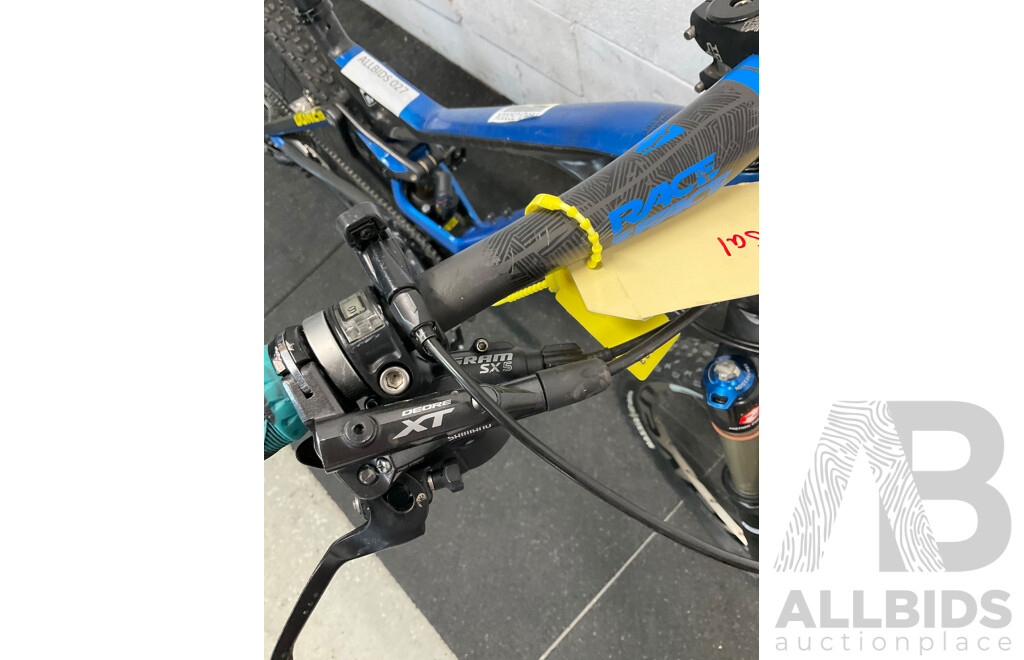 MONDRAKER DUNE XR  Size M Mountain Bike 