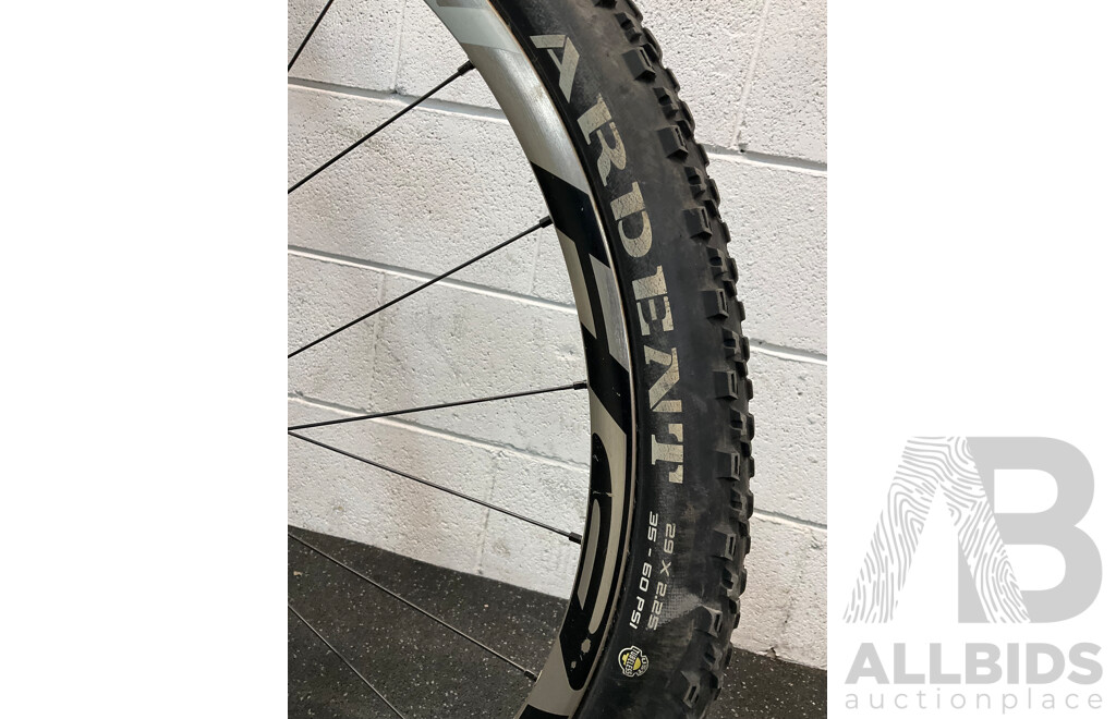 MONDRAKER DUNE XR  Size M Mountain Bike 