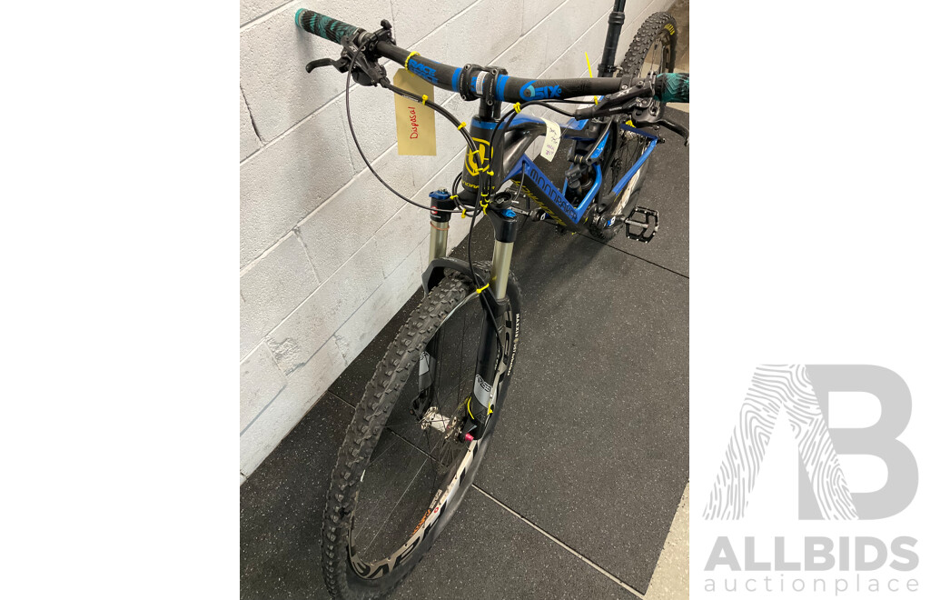 MONDRAKER DUNE XR  Size M Mountain Bike 