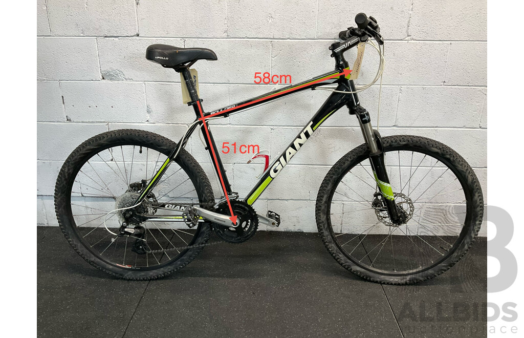 GIANT Boulder 1 Mountain Bike