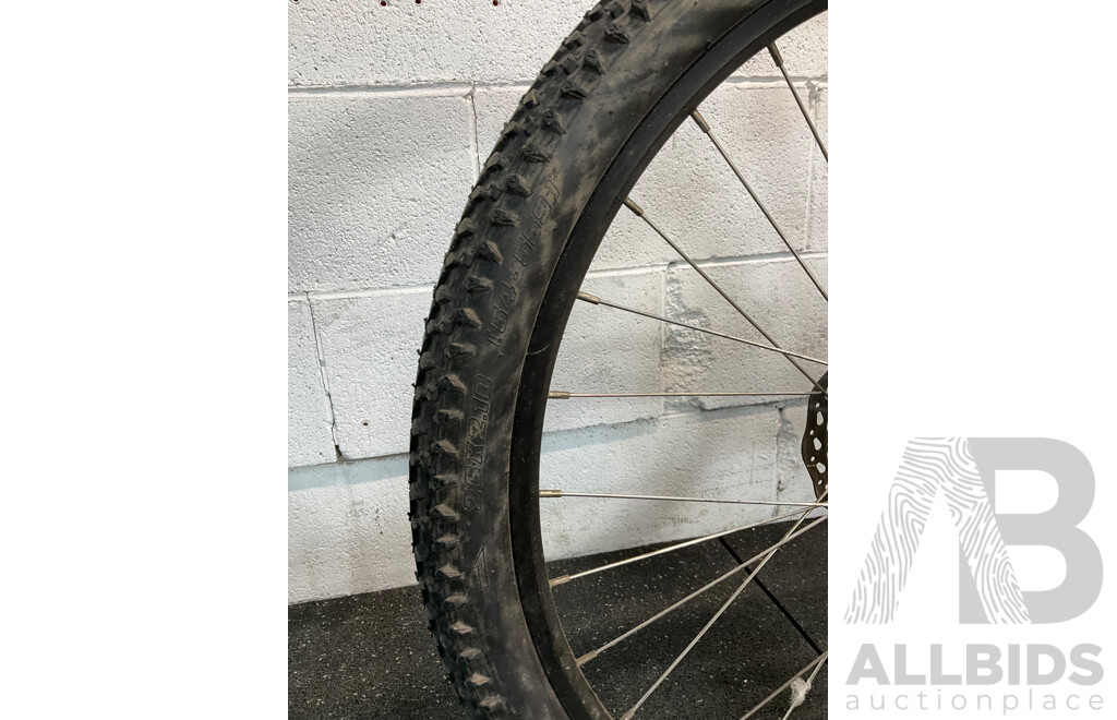 GIANT Boulder 1 Mountain Bike