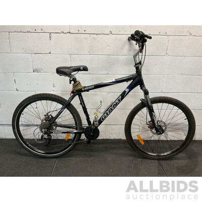 GIANT Yukon Mountain Bike