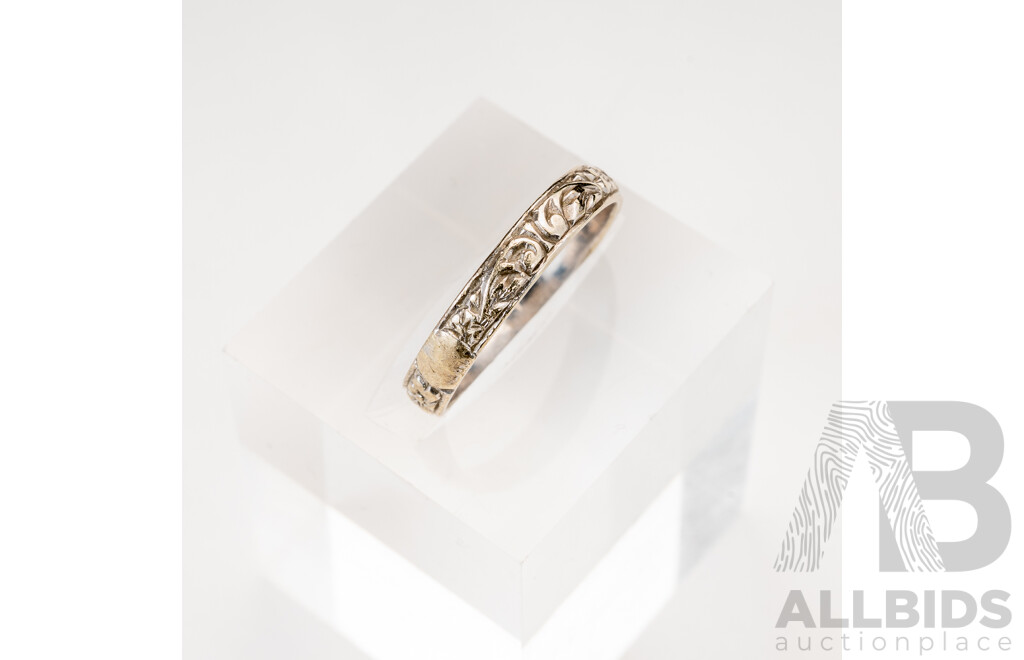 9ct Vintage White Gold Floral Repousse Wedding Ring, Size K, 1.77 Grams