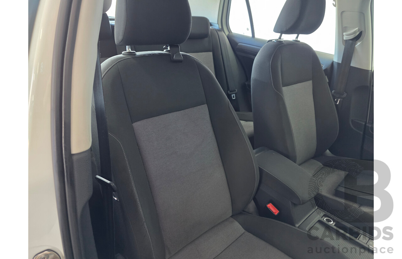 10/2013 Volkswagen Golf 90 TSI AU 5d Hatchback White 1.4L