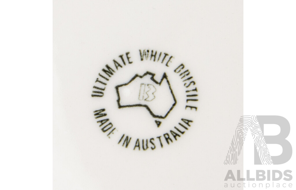 Set Six Australian Parliament House Main Course Plates with Emblem to Rim